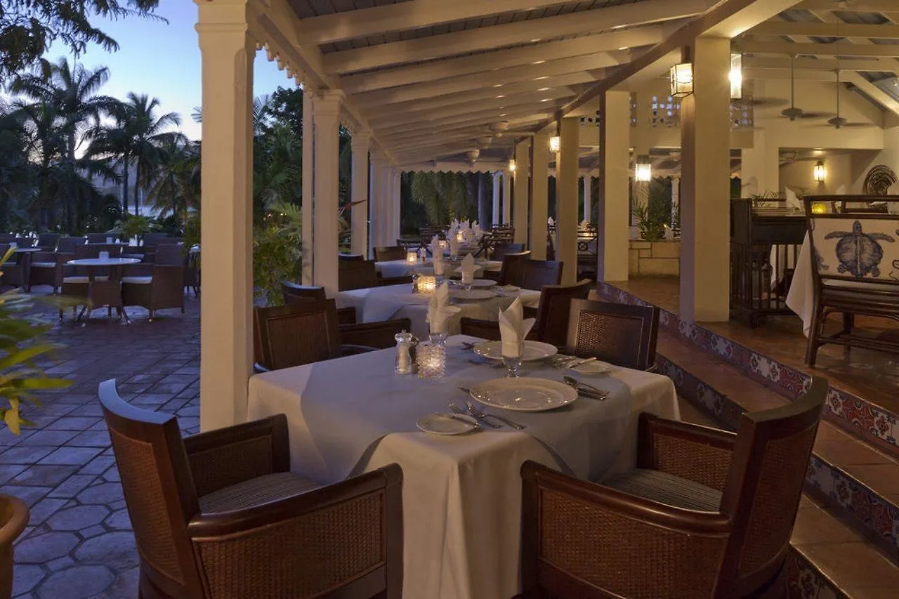 מלון Old Road Curtain Bluff Resort